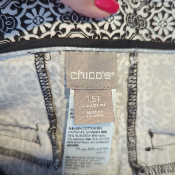 Chico's Pants Black White Zipper Pockets Cropped Ankle Stretch Size 1.5T… - Picture 2 of 8